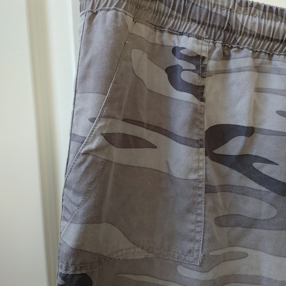 Thread & Supply Grey Camouflage Tencel Joggers ~ Size L - Picture 3 of 10
